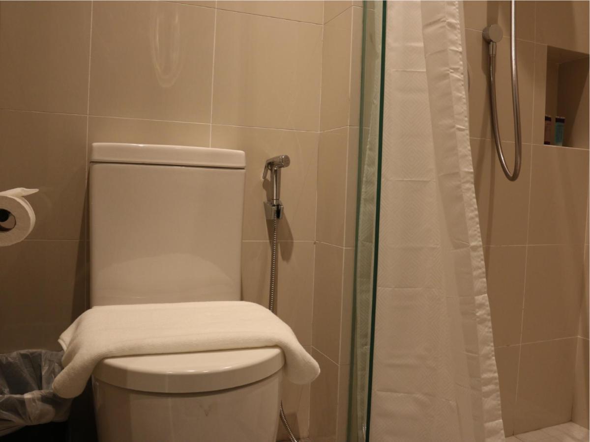 Aqueen Prestige Hotel Jalan Besar Singapore Bagian luar foto