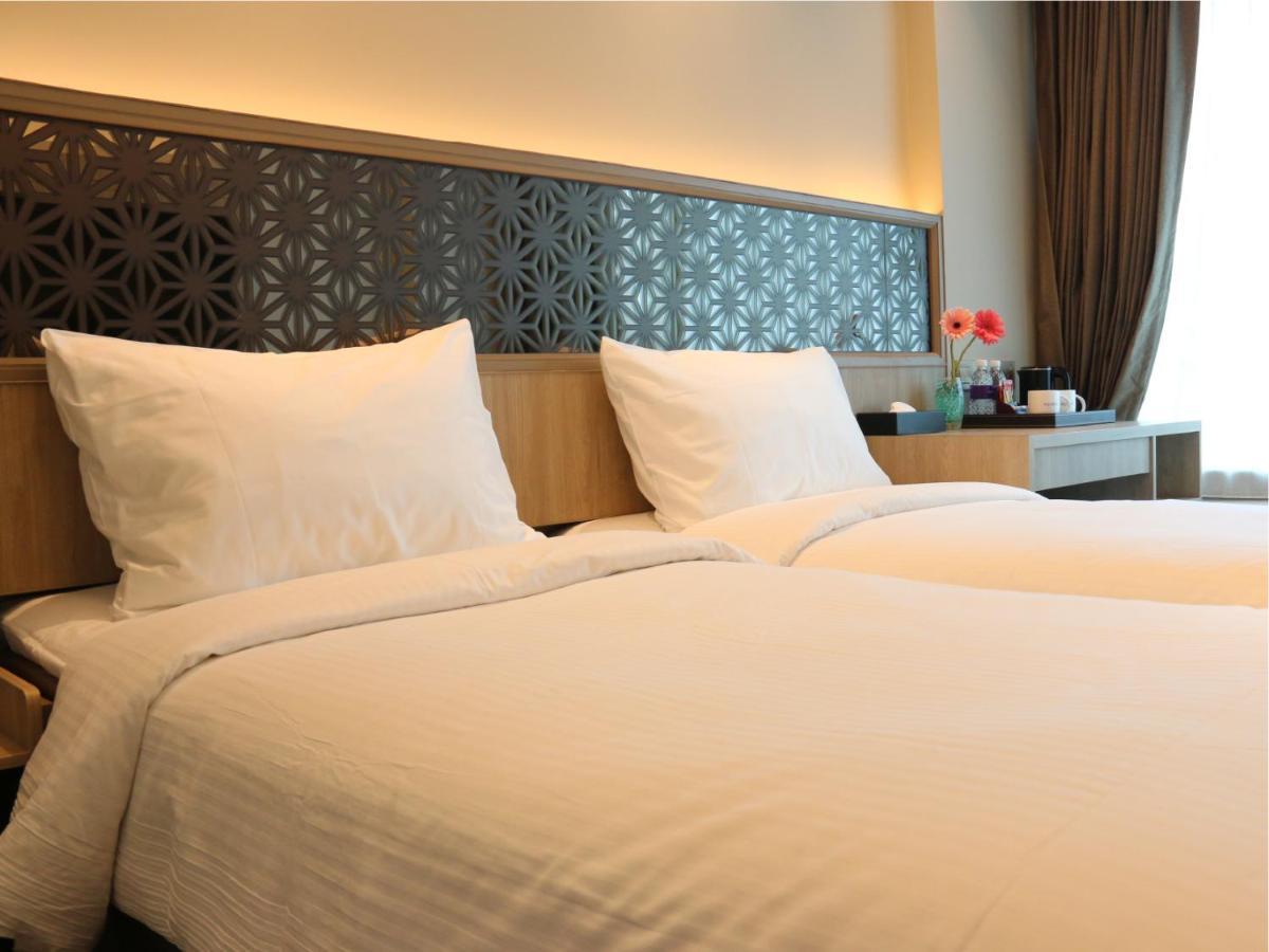Aqueen Prestige Hotel Jalan Besar Singapore Bagian luar foto