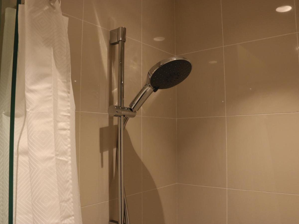 Aqueen Prestige Hotel Jalan Besar Singapore Bagian luar foto