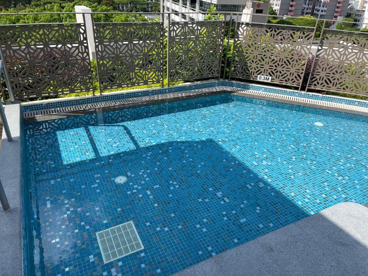 Aqueen Prestige Hotel Jalan Besar Singapore Bagian luar foto