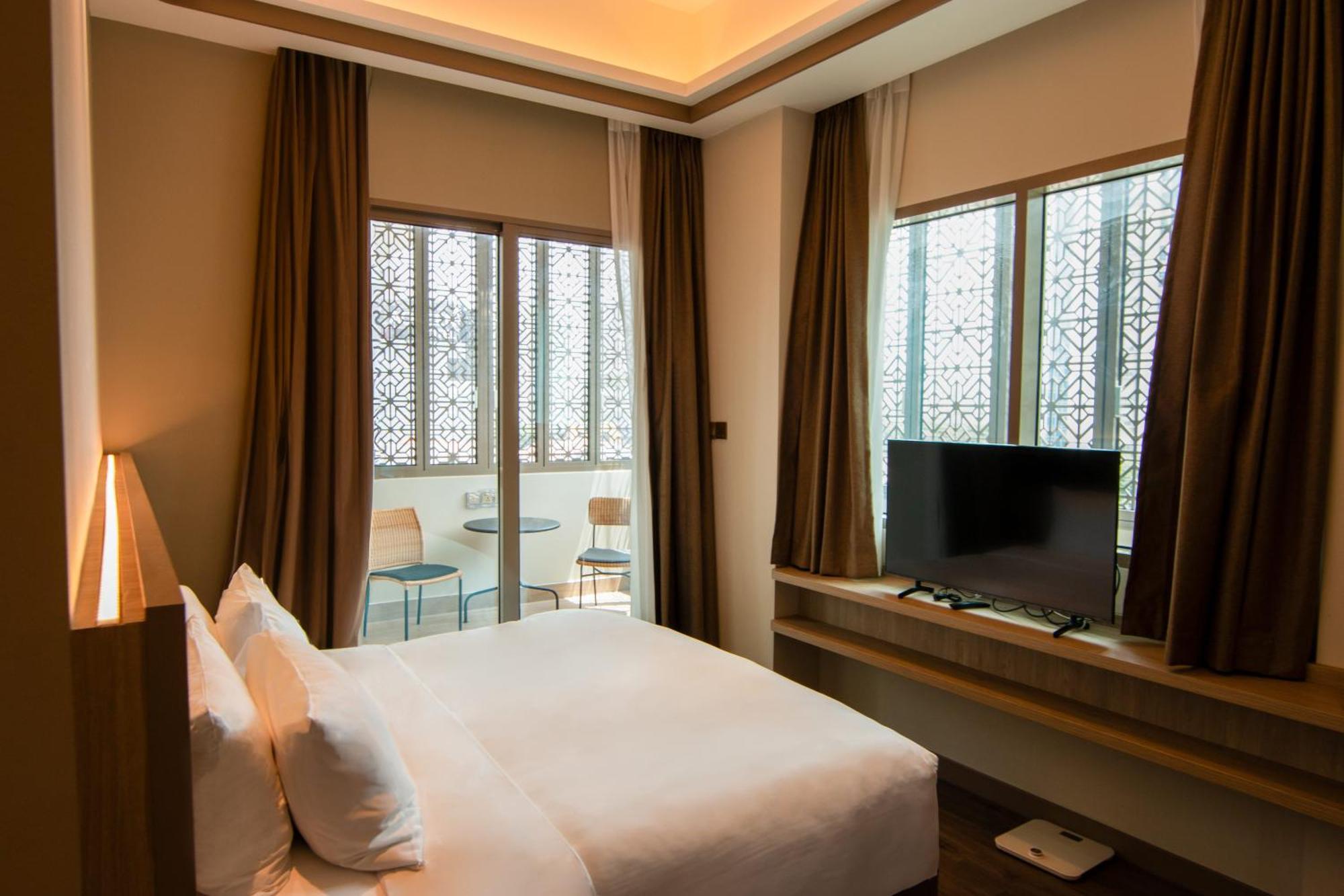 Aqueen Prestige Hotel Jalan Besar Singapore Bagian luar foto