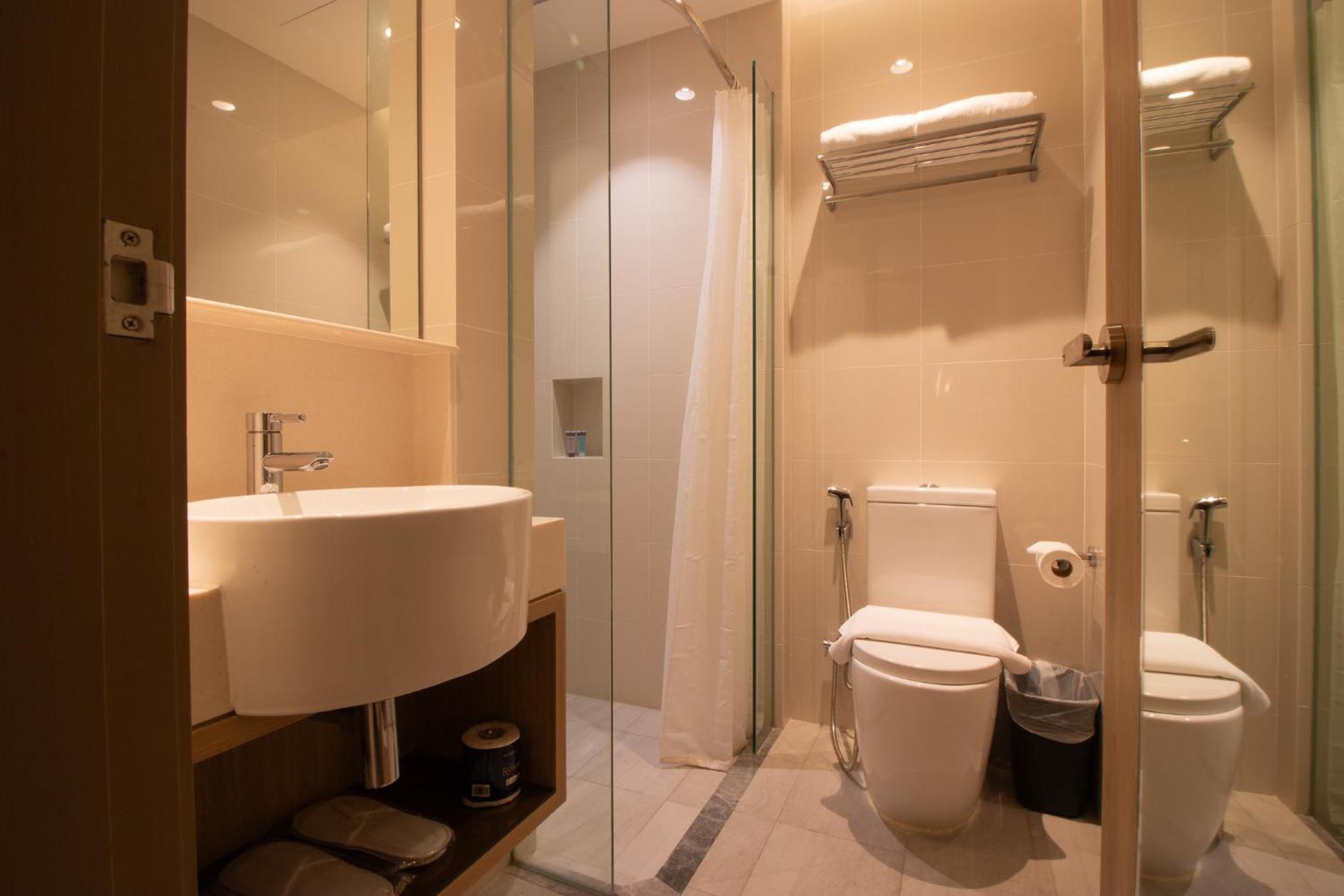 Aqueen Prestige Hotel Jalan Besar Singapore Bagian luar foto