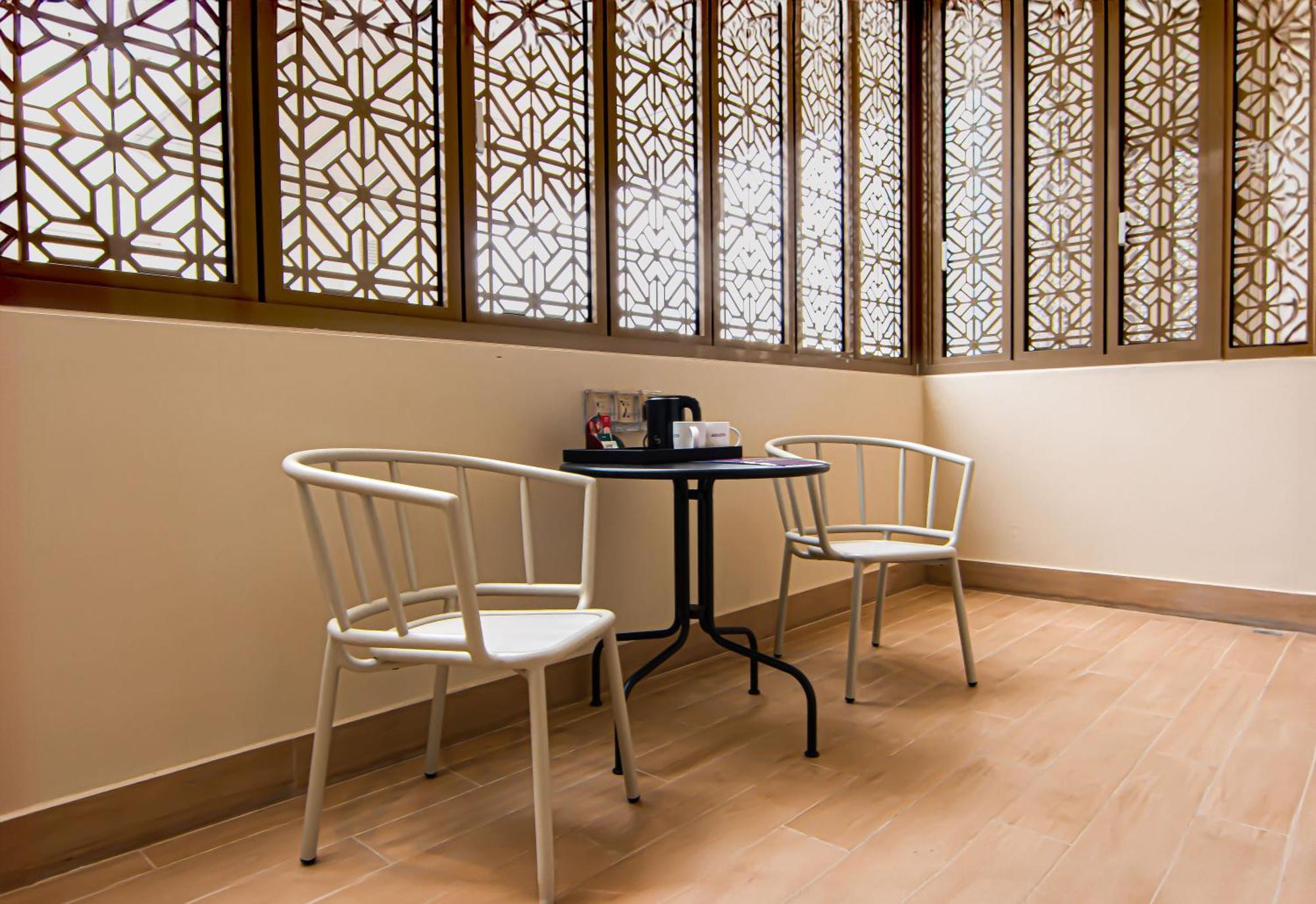 Aqueen Prestige Hotel Jalan Besar Singapore Bagian luar foto