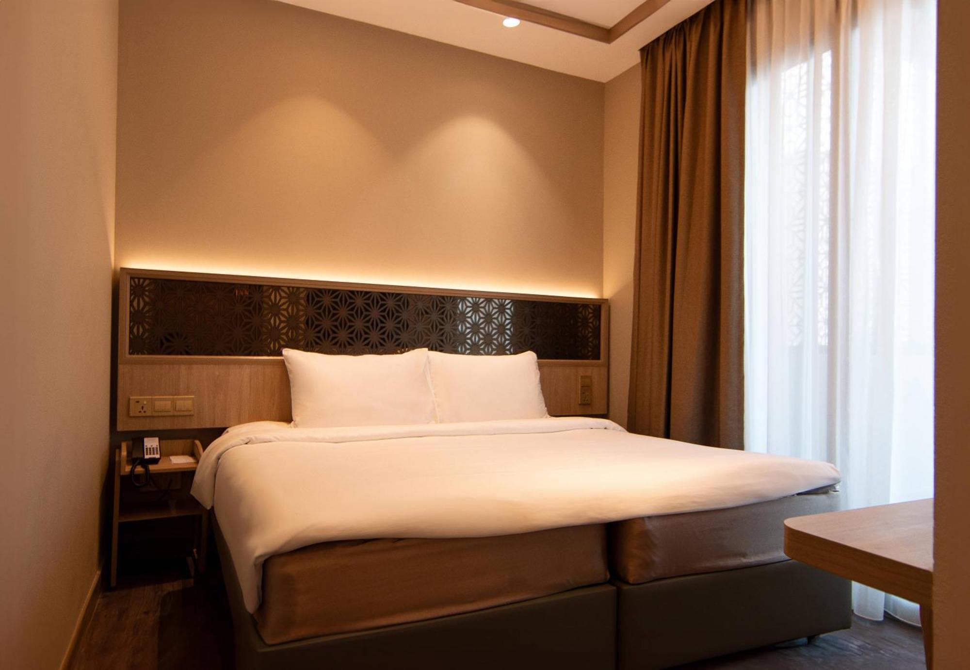 Aqueen Prestige Hotel Jalan Besar Singapore Bagian luar foto