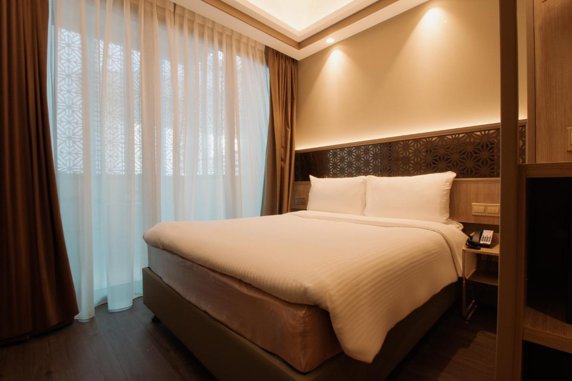 Aqueen Prestige Hotel Jalan Besar Singapore Bagian luar foto