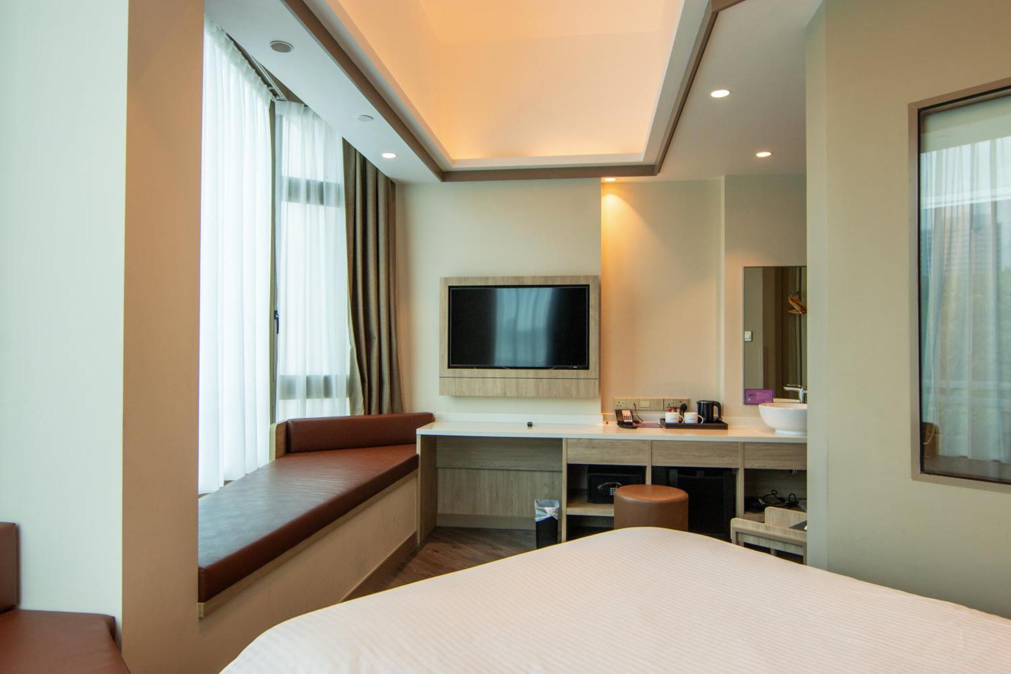 Aqueen Prestige Hotel Jalan Besar Singapore Bagian luar foto