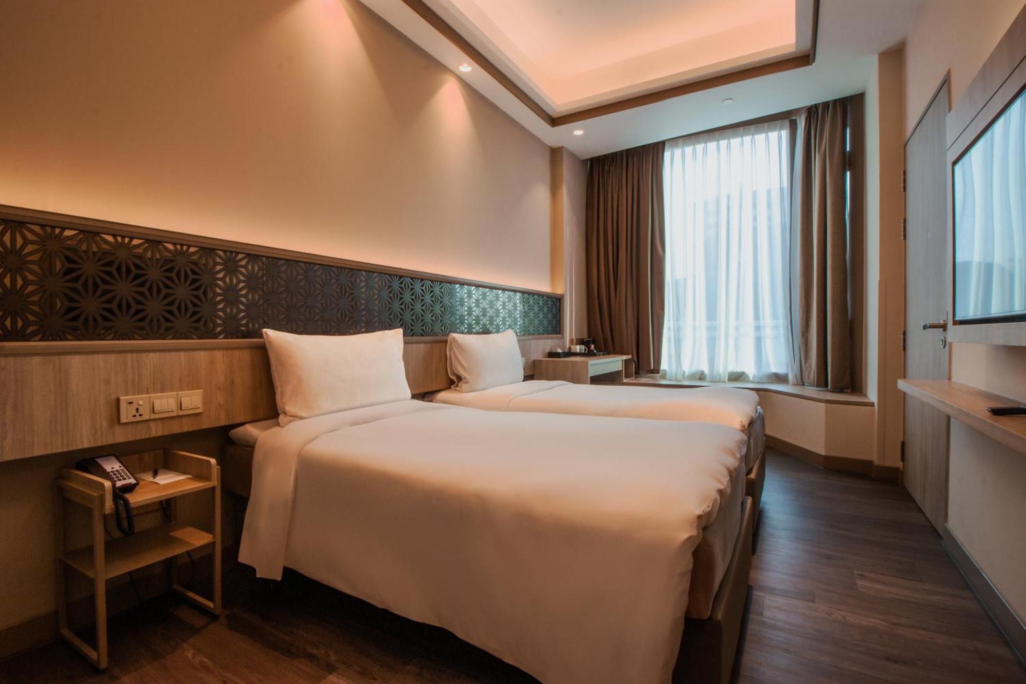 Aqueen Prestige Hotel Jalan Besar Singapore Bagian luar foto