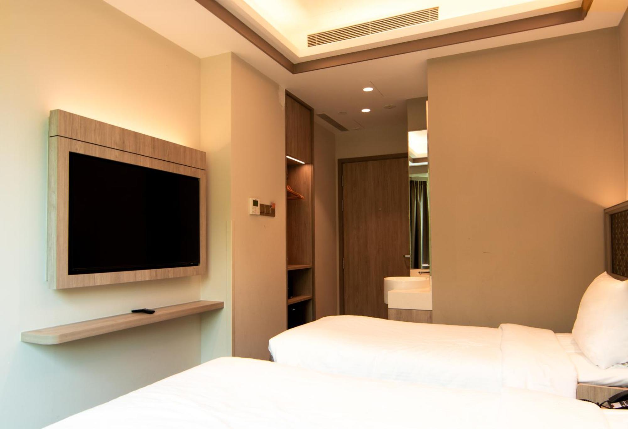 Aqueen Prestige Hotel Jalan Besar Singapore Bagian luar foto